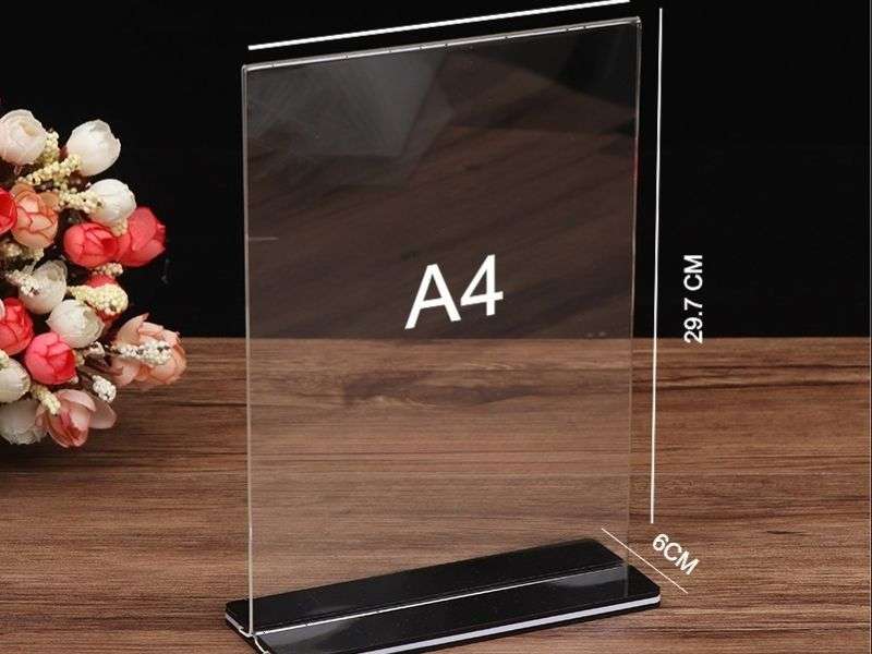 Yếu tố ảnh hưởng tới giá kệ thực đơn menu A4