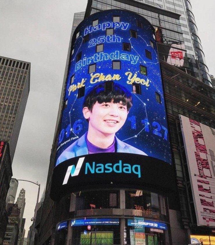 Hình ảnh quảng cáo của sinh nhật Chanyeol ở Quảng trường Thời đại