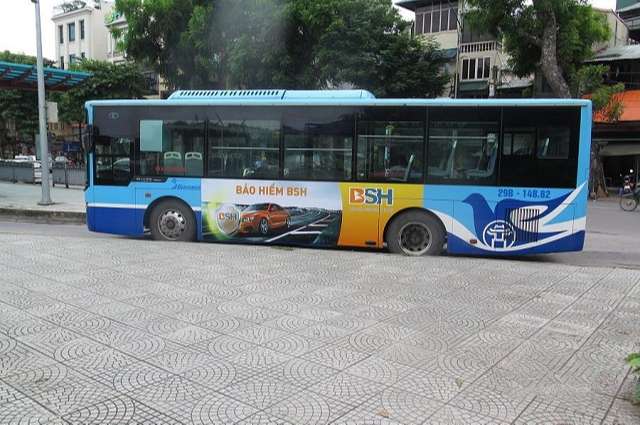 Quảng cáo trên thân xe bus