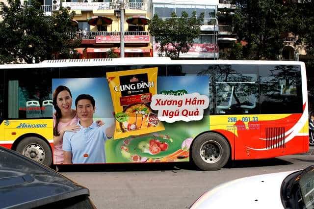 Quảng cáo tràn kính xe bus