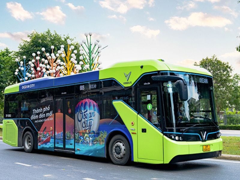 Quảng cáo trên xe buýt điện VinBus tại Hà Nội