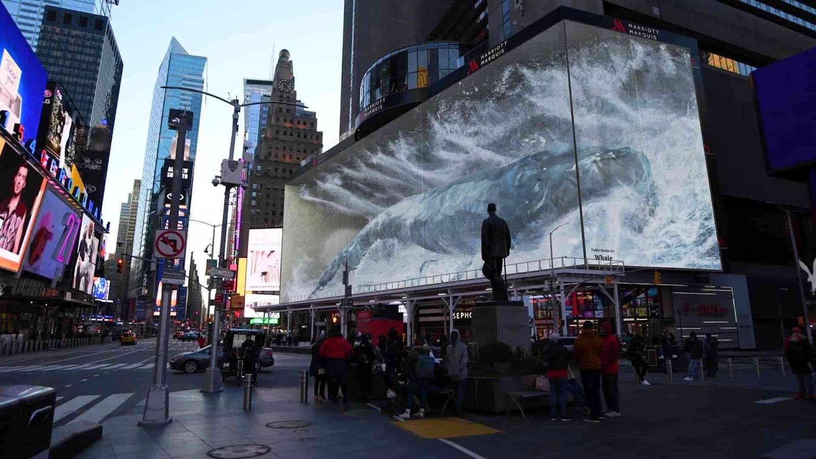 Billboard màn hình LED 3D sóng biển khổng lồ tạo cảm giác chân thực tại Times Square
