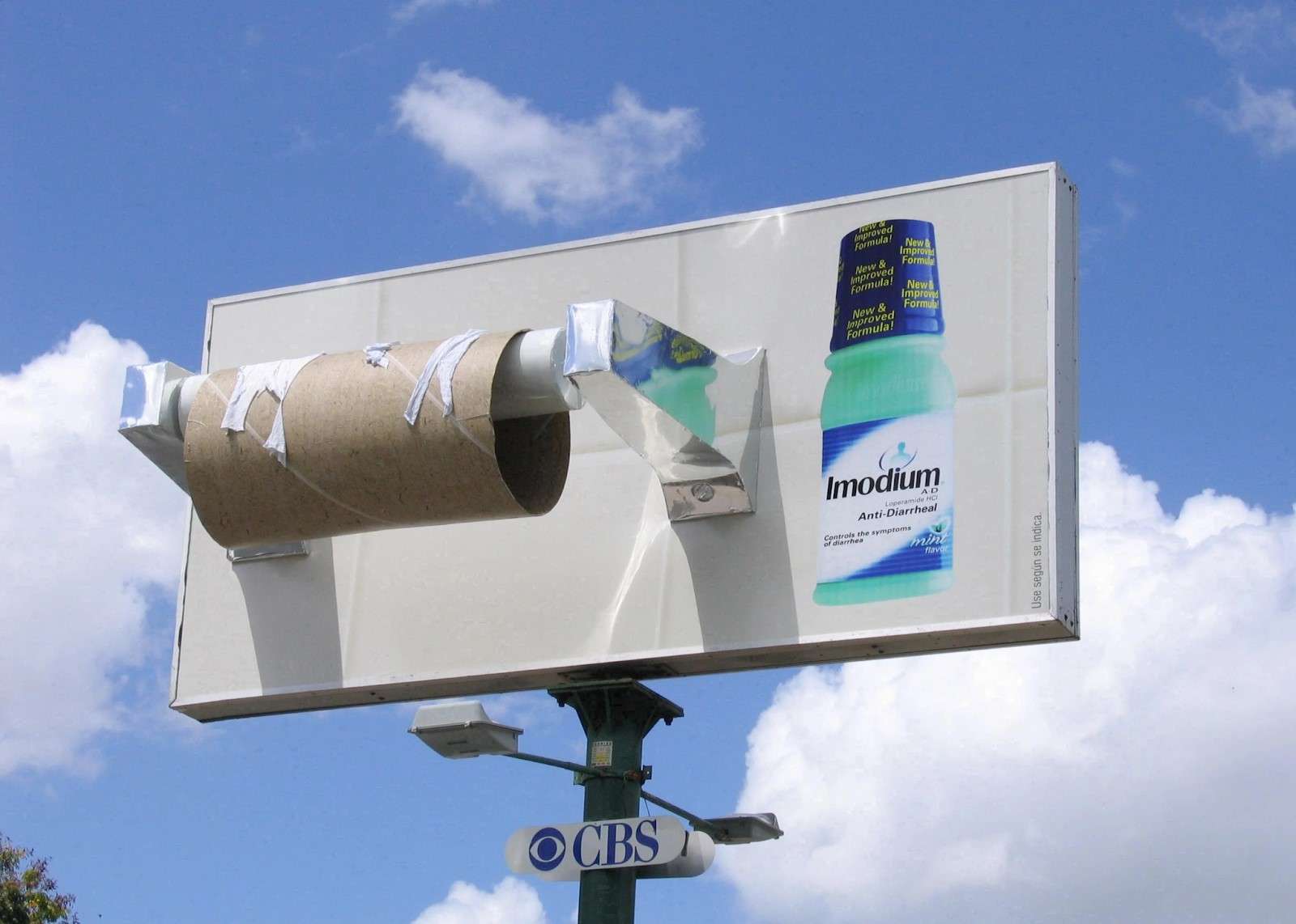 Billboard Mockup 3D thuốc trị tiêu chảy Imodium đẹp