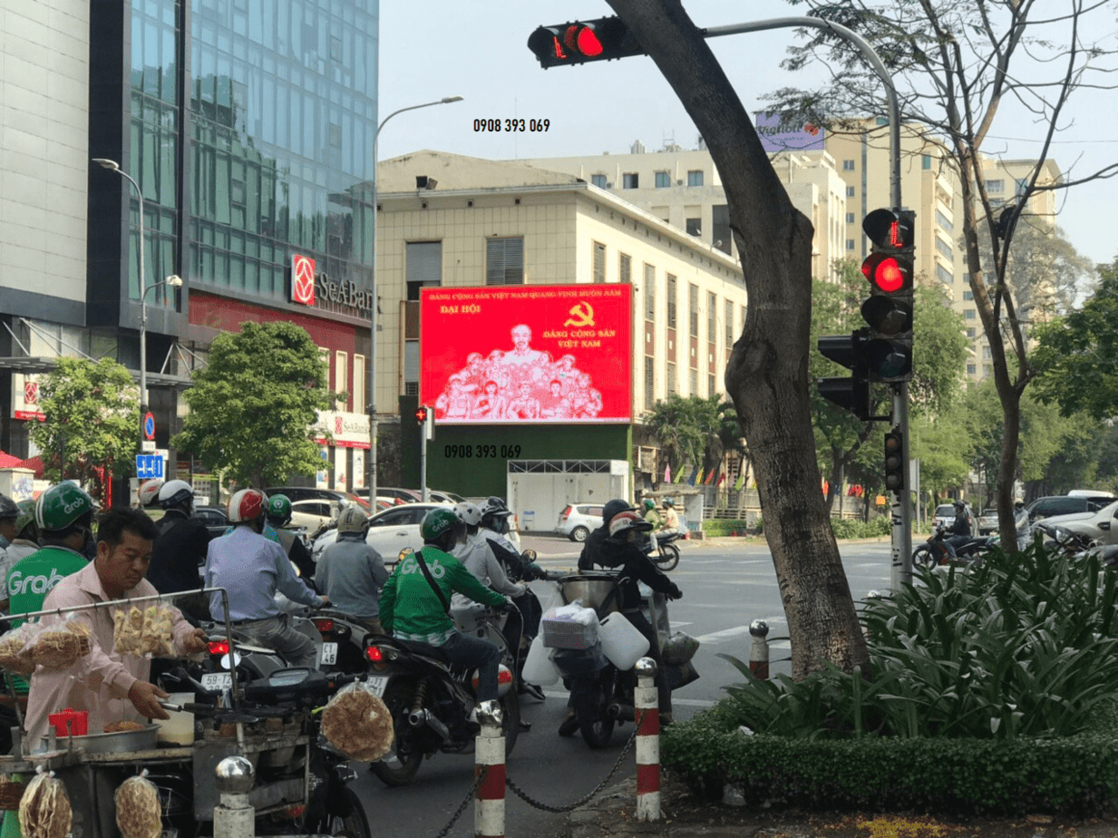 - Màn Hình LED 180 Nguyễn Thị Minh Khai - Quận 3 - HCM