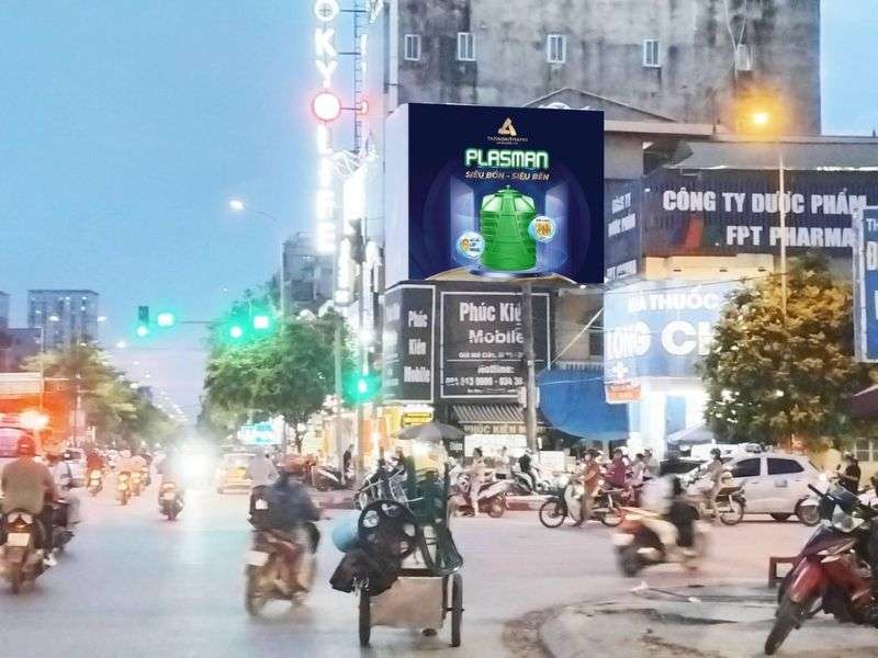 Vị trí gần giao lộ, vòng xoay hoặc dừng đèn đỏ