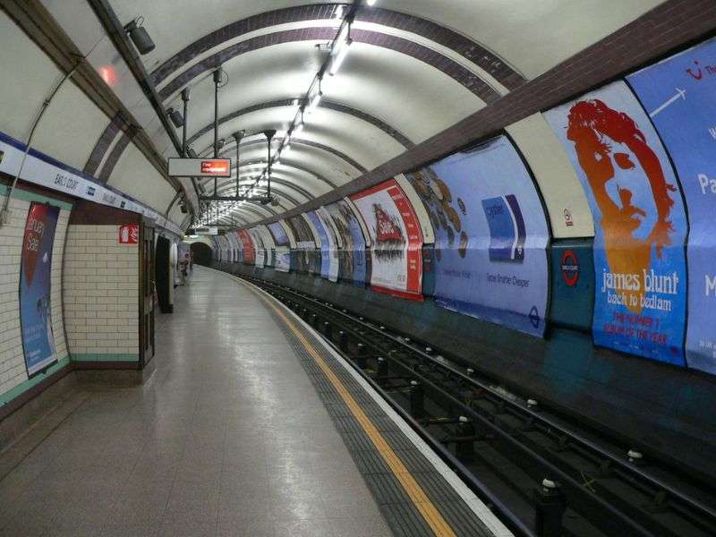 Quảng cáo pano, billboard khu vực đường sắt đẹp - Quảng Cáo Tàu Hỏa - Hình Thức, Lợi Ích & Lưu Ý Triển Khai Quảng cáo pano, billboard khu vực đường sắt đẹp