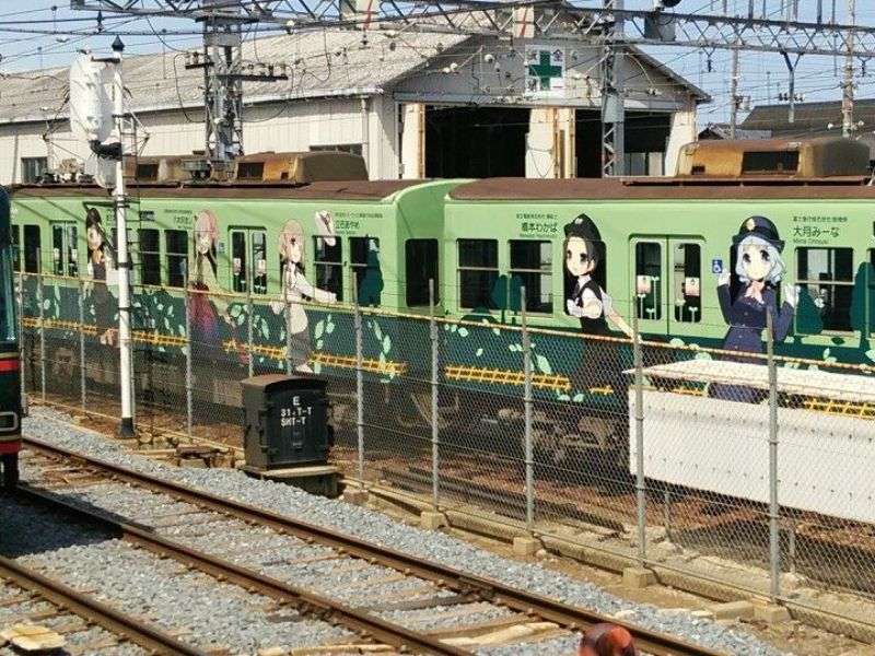 Quảng cáo trên thân tàu - Quảng Cáo Tàu Hỏa - Hình Thức, Lợi Ích & Lưu Ý Triển Khai Quảng cáo trên thân tàu