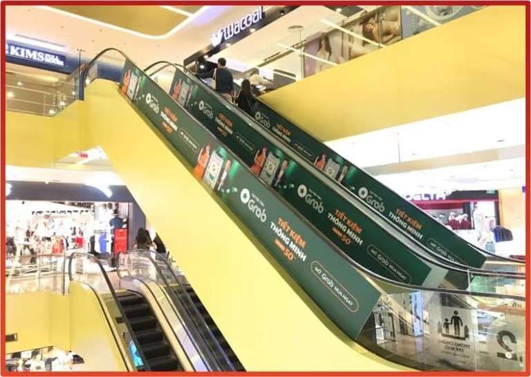 Lựa chọn quảng cáo thang cuốn trong siêu thị, tttm, tòa nhà?