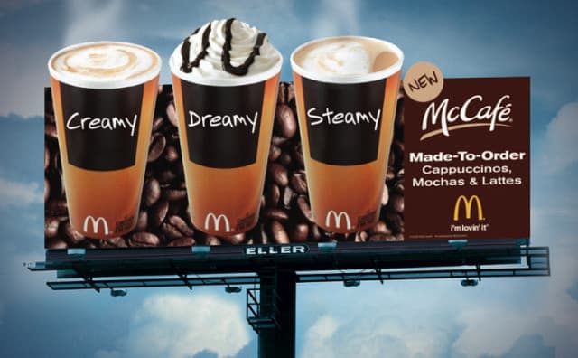 Biển quảng cáo cà phê của McCafe