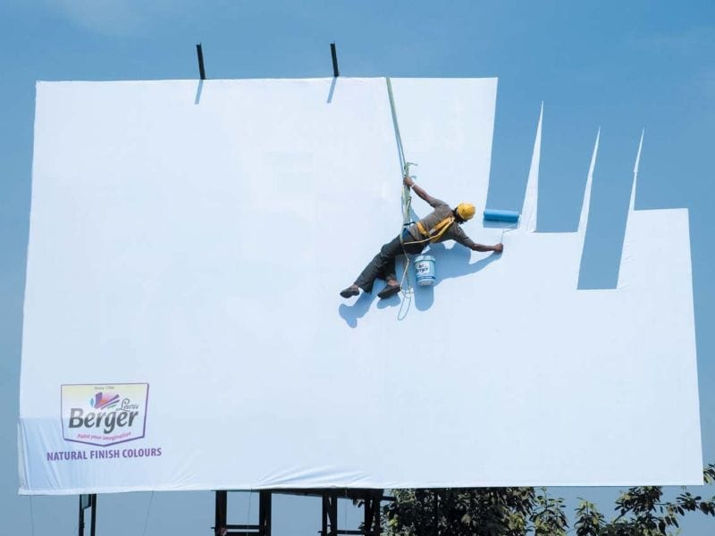 Biển quảng cáo ngoài trời 3D cực kỳ thông minh của thương hiệu sơn Berger Paints, cụ thể là dòng sản phẩm Natural Finish Colours (Màu sắc hoàn thiện tự nhiên). - Biển Quảng Cáo OOH 3D: Ưu Điểm, Chi Phí & Top Mẫu Đẹp Biển quảng cáo ngoài trời 3D cực kỳ thông minh của thương hiệu sơn Berger Paints, cụ thể là dòng sản phẩm Natural Finish Colours (Màu sắc hoàn thiện tự nhiên).