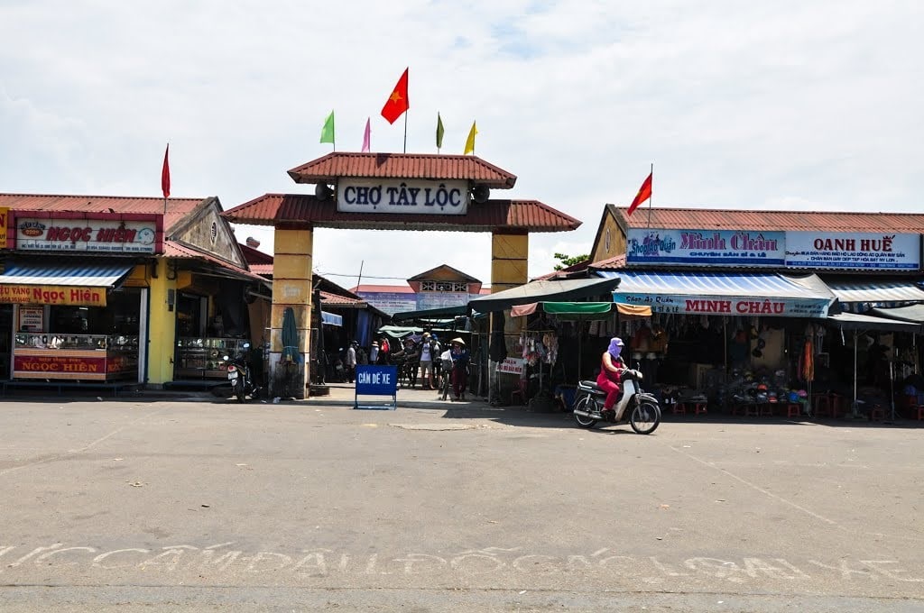 Cho thuê biển quảng cáo ngoài trời tại chợ Tây Lộc - Huế