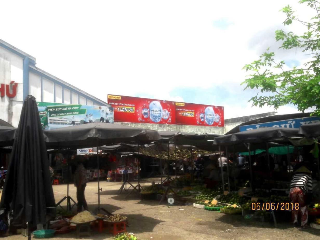 Đặt biển quảng cáo tại chợ Phú Thứ - Cần Thơ