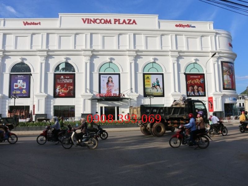 Nắm bắt Man Hình LED Outdoor TTTM VinCom Plaza Sơn La