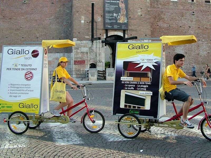 Ambient OOH: Tận dụng những vị trí, bề mặt bất ngờ - Tầm Quan Trọng Của OOH Đối Với Doanh Nghiệp Ambient OOH: Tận dụng những vị trí, bề mặt bất ngờ