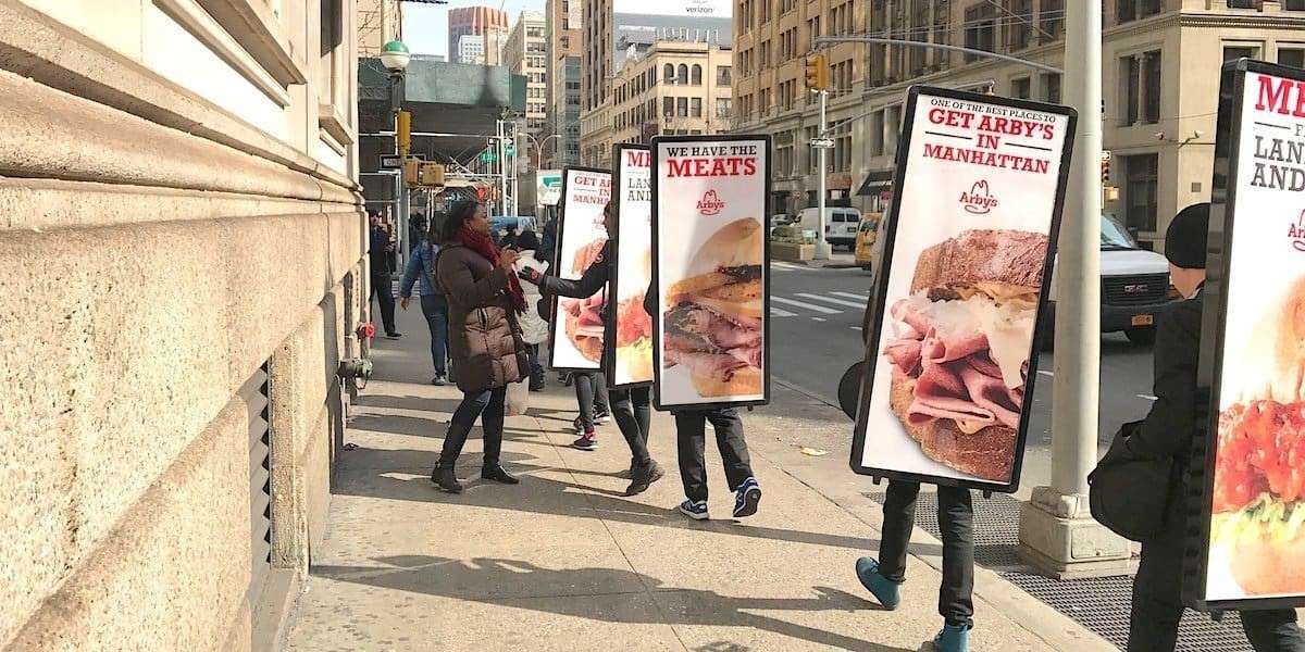 Các hình thức triển khai Human Billboard phổ biến