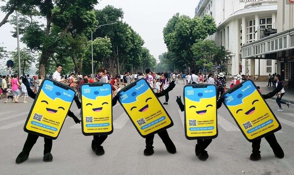 Human Billboard tại khu vực đô thị đông đúc 