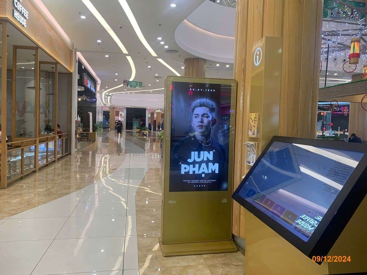 Màn hình quảng cáo Jun Phạm đẹp