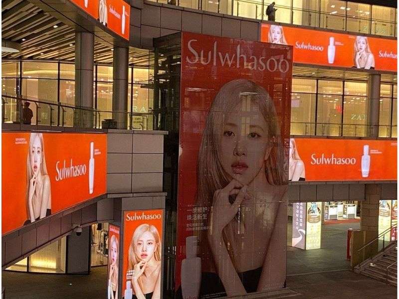 Sảnh chính - Quảng Cáo Idol Trên Màn Hình LED & LCD Tại Trung Tâm Thương Mại Sảnh chính