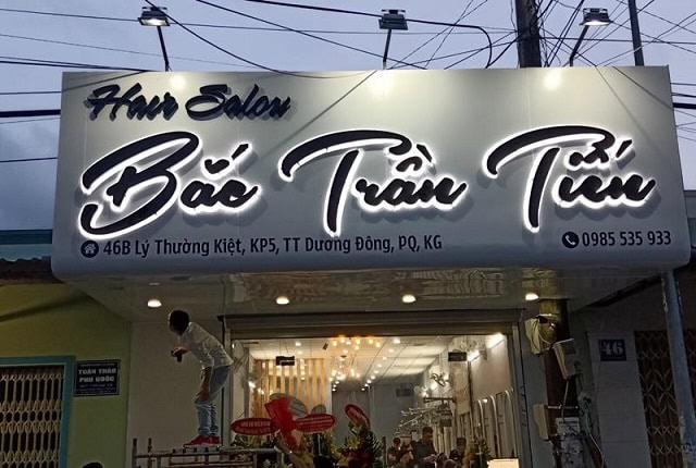 Bảng hiệu chữ nổi