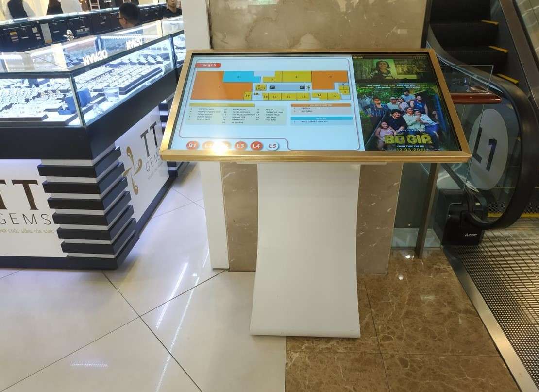 Quảng cáo LCD/Standee chân quỳ TTTM