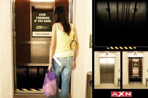 Fear Factor "biến hóa" sàn thang máy thành một vực sâu thăm thẳm