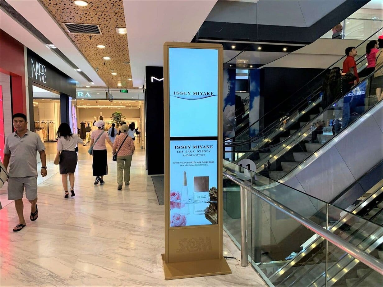 Thiết kế quảng cáo LCD/Standee ấn tượng
