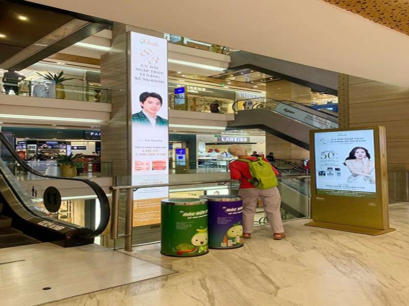 Vincom đồng khởi quảng cáo led, s@m, thang cuốn,...