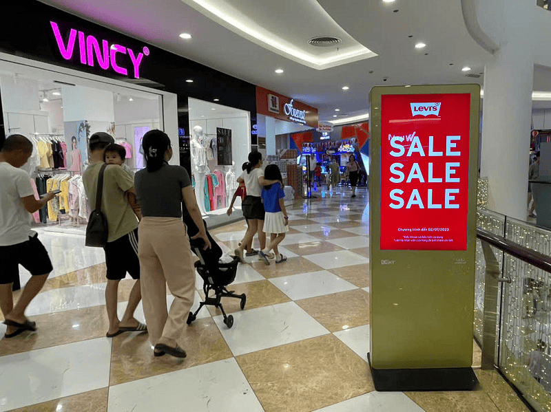 - Quảng cáo S@M (LCD/Standee) Vincom Plaza Ngô Quyền, Đà Nẵng