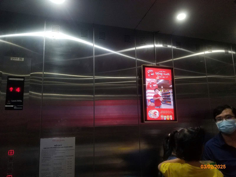 - Quảng cáo S@M (LCD/Standee) Vincom Plaza Rạch Giá, Kiên Giang