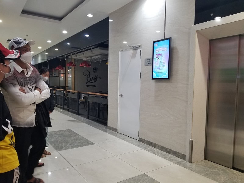 - Quảng cáo S@M (LCD/Standee) Vincom Plaza Rạch Giá, Kiên Giang