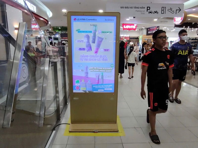 - Quảng cáo S@M (LCD/Standee) Lotte Mart Vũng Tàu