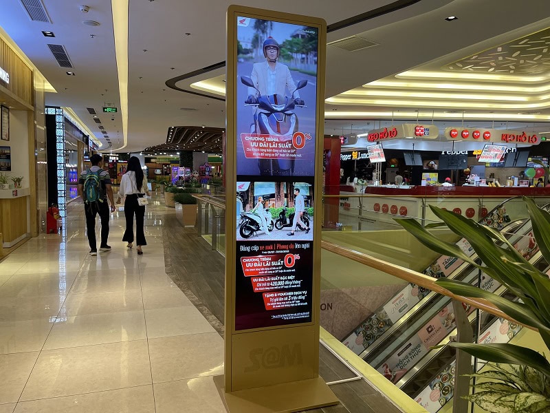- Quảng cáo S@M (LCD/Standee) Vincom Center Trần Duy Hưng