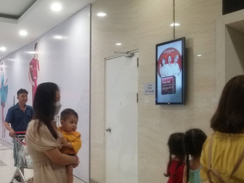 - Quảng cáo S@M (LCD/Standee) Vincom Plaza Rạch Giá, Kiên Giang