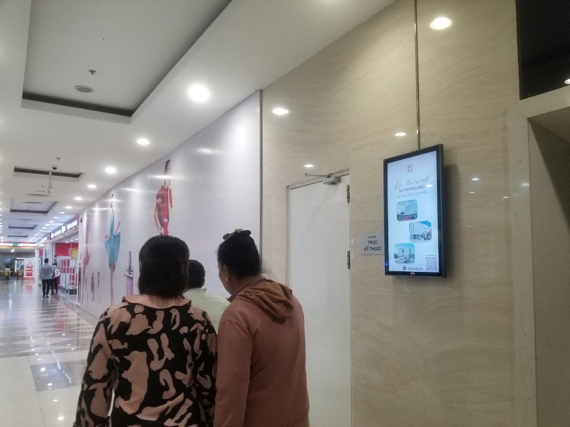 - Quảng cáo S@M (LCD/Standee) Vincom Plaza Rạch Giá, Kiên Giang