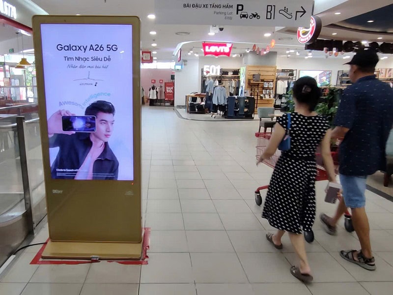 - Quảng cáo S@M (LCD/Standee) Lotte Mart Vũng Tàu