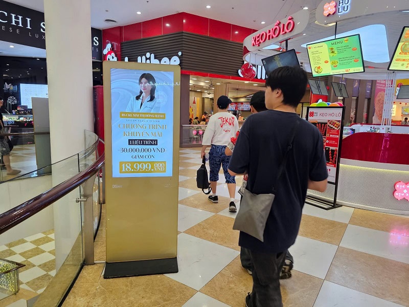 - Quảng cáo S@M (LCD/Standee) Vincom Plaza Ngô Quyền, Đà Nẵng