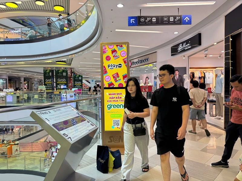 - Quảng cáo S@M (LCD/Standee) Van Hanh Mall, TPHCM