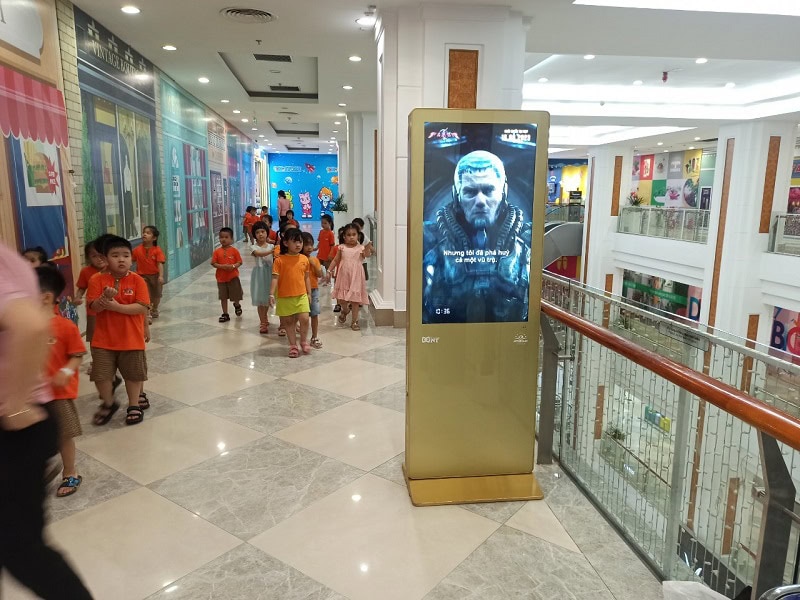 - Quảng cáo S@M (LCD/Standee) Vincom Plaza Hải Phòng