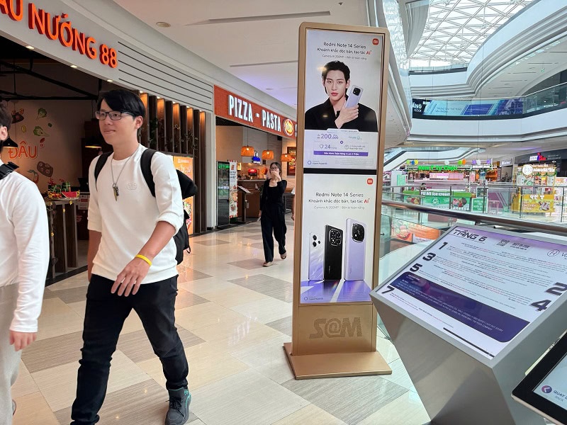 - Quảng cáo S@M (LCD/Standee) Van Hanh Mall, TPHCM