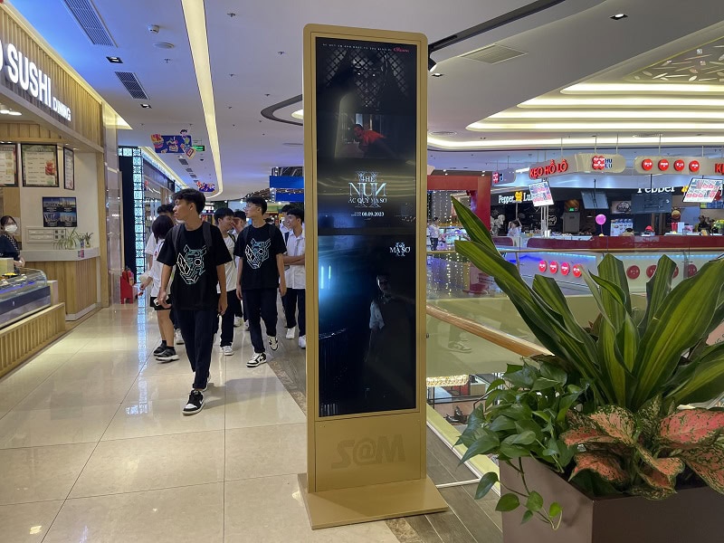 - Quảng cáo S@M (LCD/Standee) Vincom Center Trần Duy Hưng