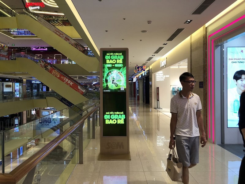 - Quảng cáo S@M (LCD/Standee) Vincom Center Trần Duy Hưng