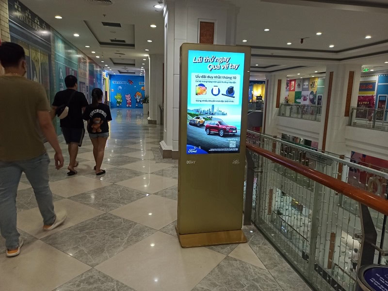 - Quảng cáo S@M (LCD/Standee) Vincom Plaza Hải Phòng