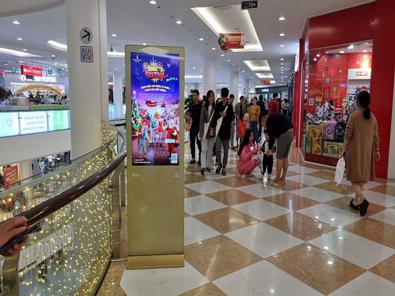 - Quảng cáo S@M (LCD/Standee) Vincom Plaza Ngô Quyền, Đà Nẵng