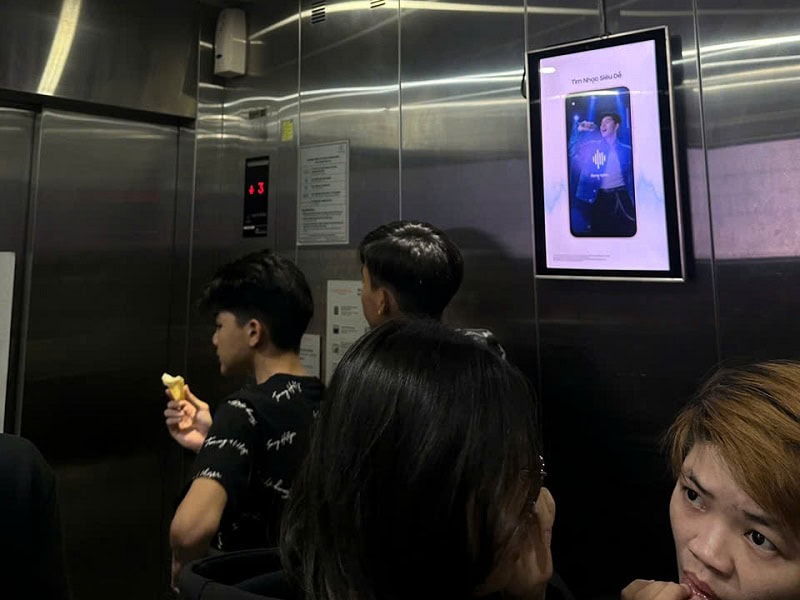 - Quảng cáo S@M (LCD/Standee) Vincom Plaza Rạch Giá, Kiên Giang