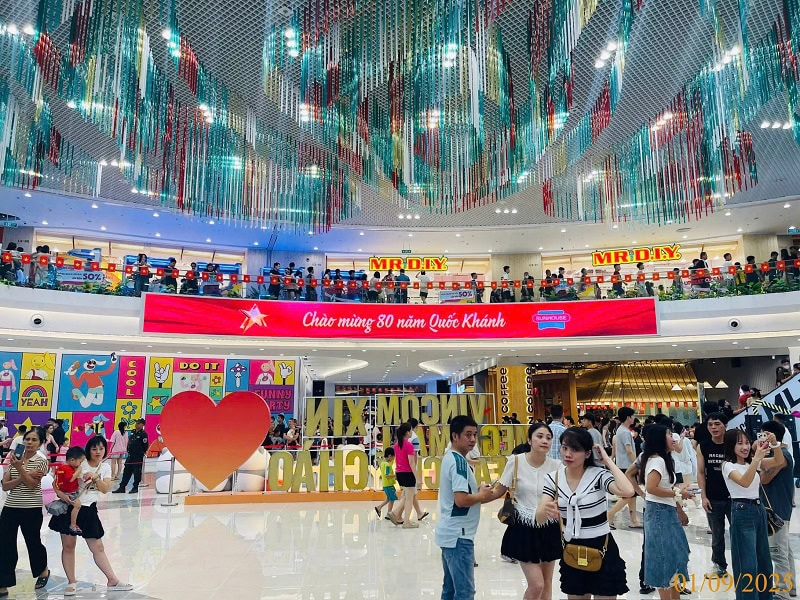 - Led Indoor, Led Cong Vincom Mega Mall Ocean City - Hưng Yên