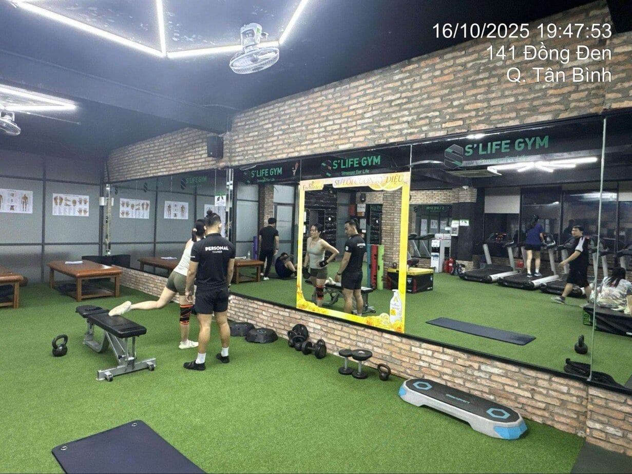 Dán quảng cáo kính phòng tập