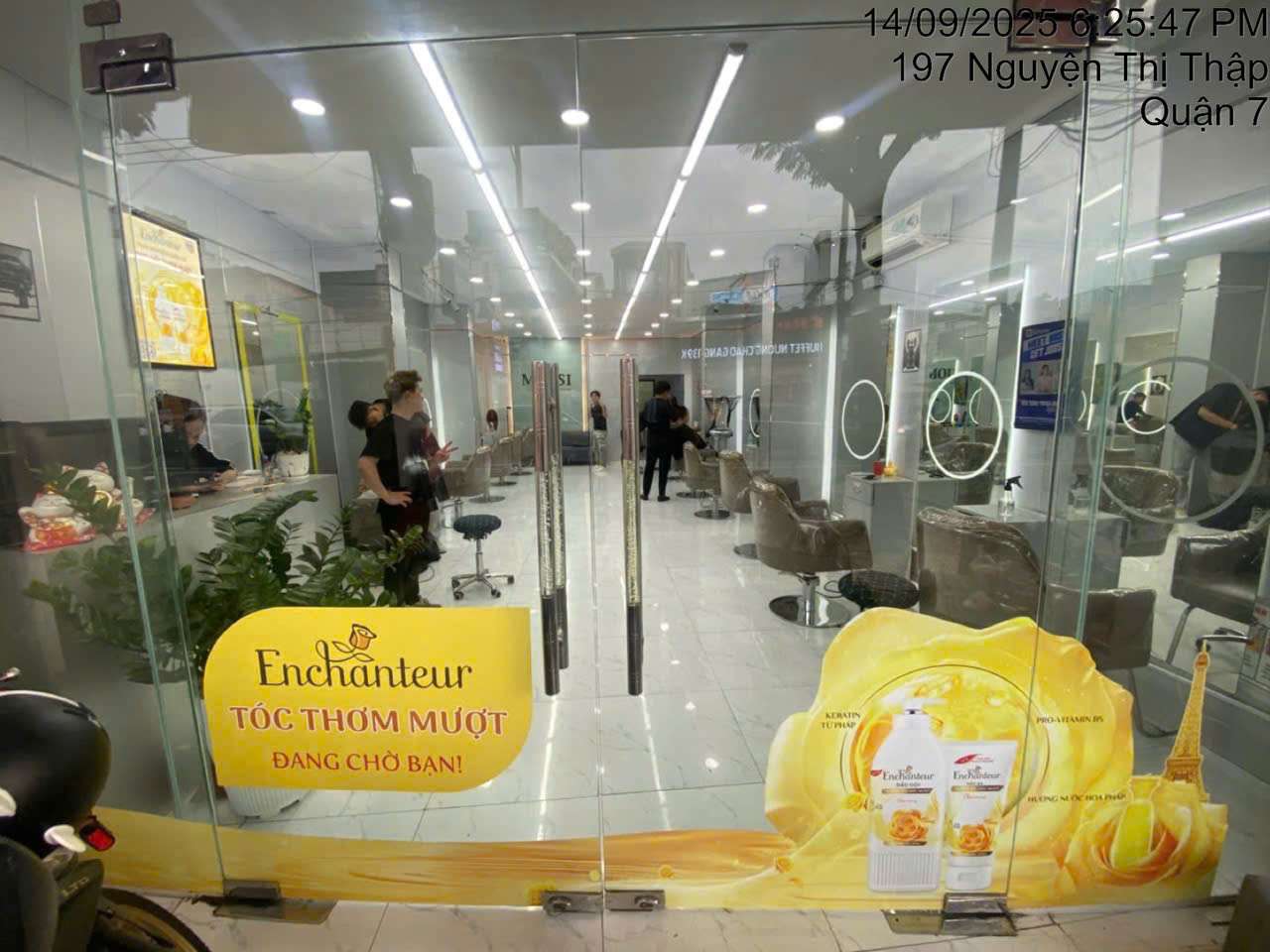 Dán quảng cáo Salon Tóc, Spa