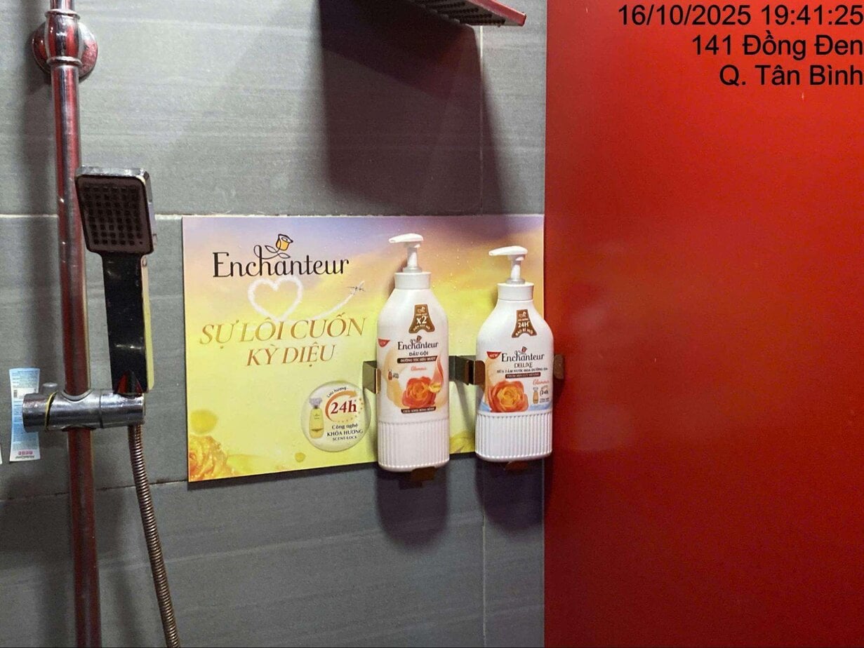 Dán quảng cáo toilet TTTM, rạp phim