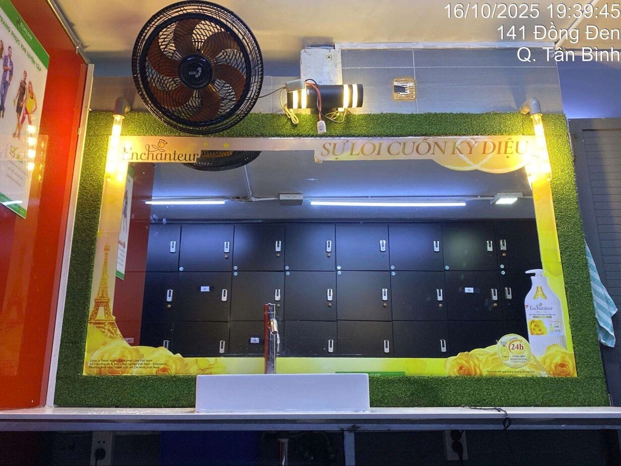 Dán quảng cáo toilet TTTM, rạp phim