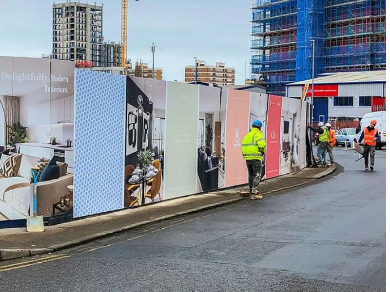 Hoarding trên hàng rào công trình